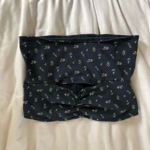 Urban Outfitters Tops - đź–¤SOLD ON MERCARIđź–¤ Floral crop top Urban Outfitters Tops - đź–¤SOLD ON MERCARIđź–¤ Floral crop top